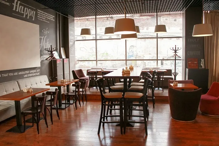 Зал первой кофейни Coffee Project в бизнес-центре «Суворов»