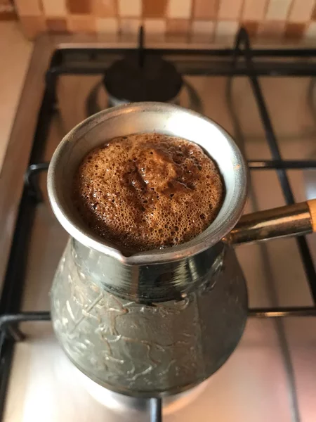 Как правильно приготовить кофе в турке на газовой плите дома: полезные советы